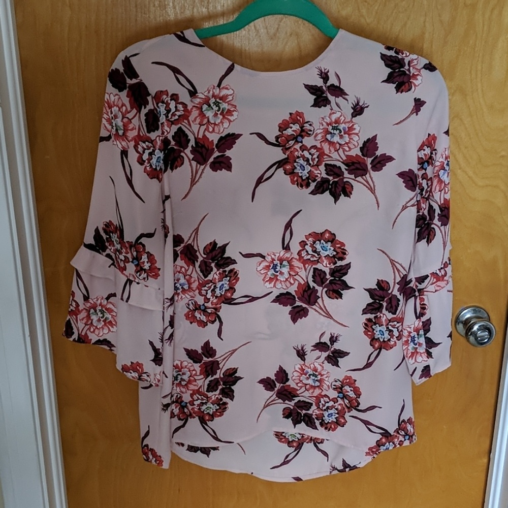 Flutter sleeve blouse